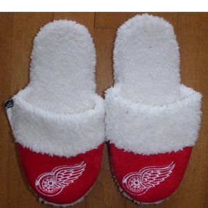 Womens NHL Detroit Red Wings Scuff Slippers Size Small 5/6 Team Logo NWT